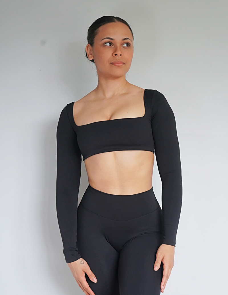 Shape Scoop Crop | Black